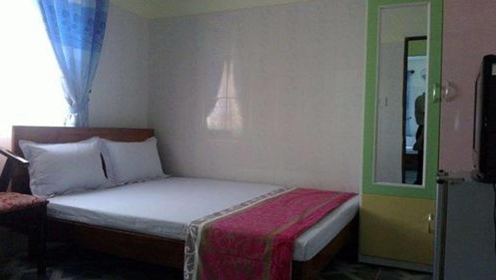 Anh Linh 1 Hotel Донгхой Экстерьер фото