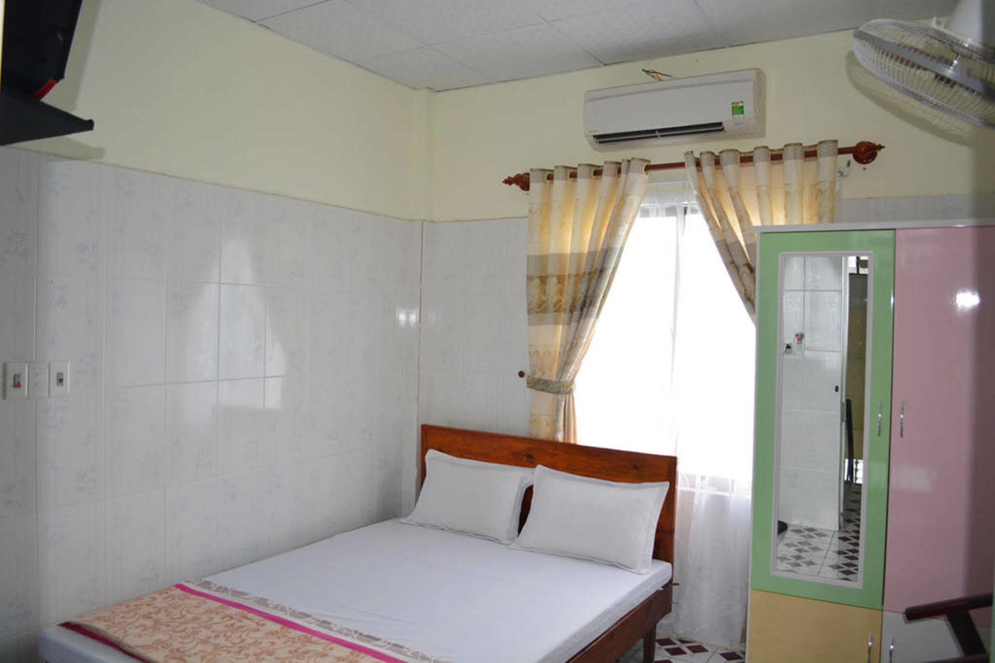 Anh Linh 1 Hotel Донгхой Экстерьер фото